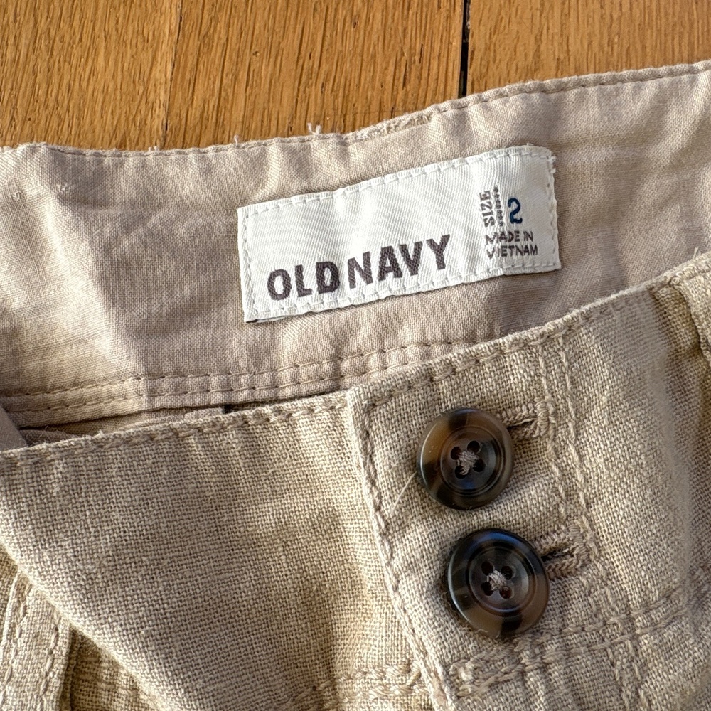 Bundle Of Old Navy Khaki Shorts And Grey Loft Shorts - Picture 2 of 3